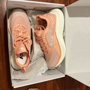 NWT APL Streamline Sneakers Sz 6.5 Blush/ Ivory